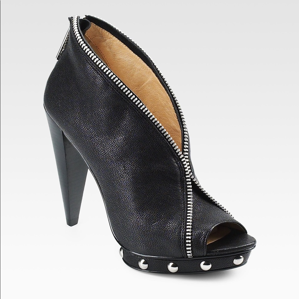 Michael Kors Leather ankle boot heel.